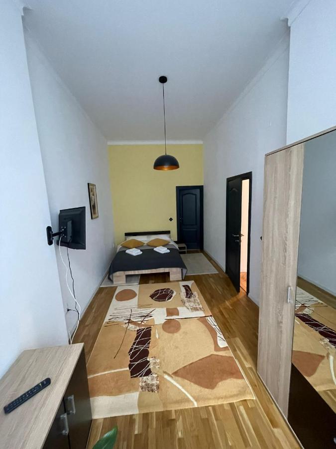 Central Apartment With 2 Bedrooms And 2 Bathrooms Oradea Buitenkant foto