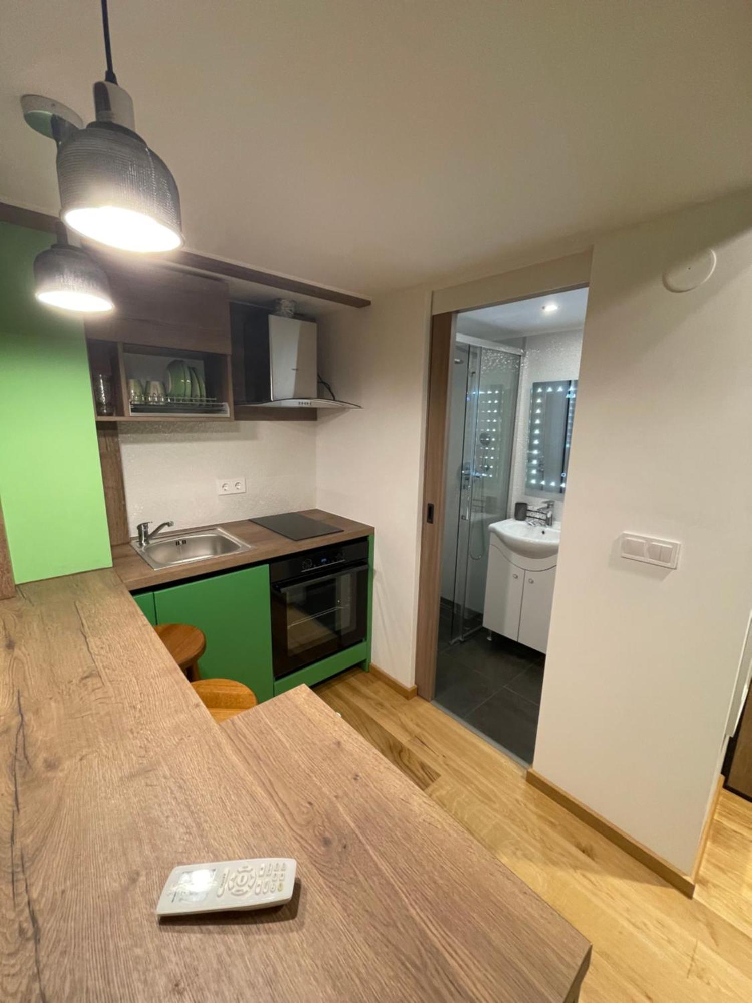 Central Apartment With 2 Bedrooms And 2 Bathrooms Oradea Buitenkant foto