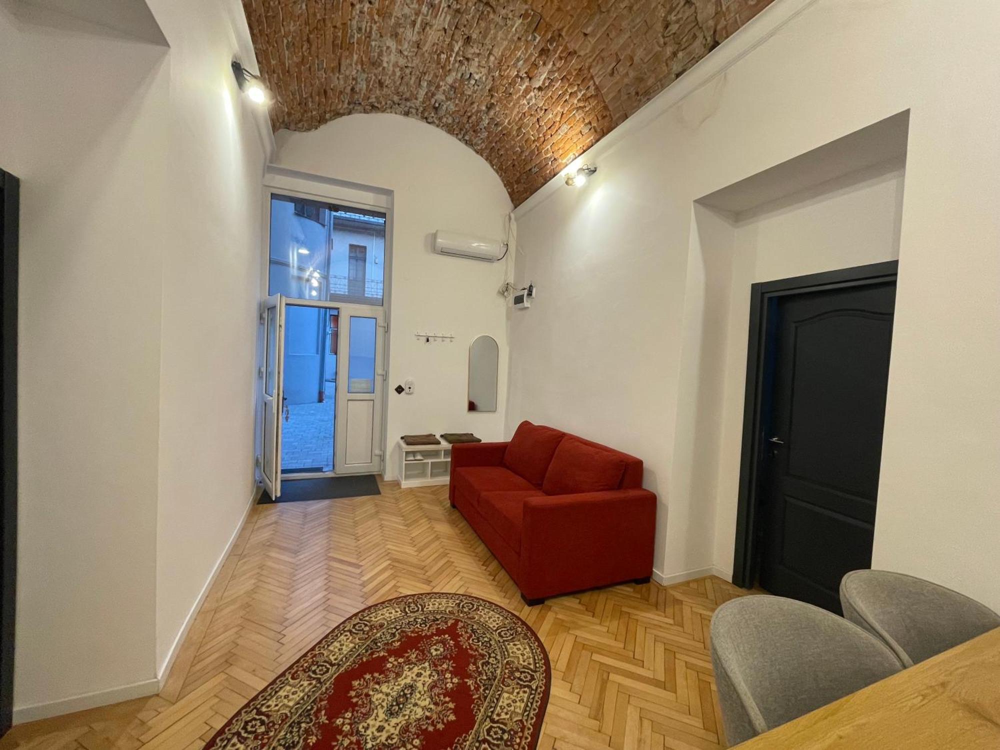 Central Apartment With 2 Bedrooms And 2 Bathrooms Oradea Buitenkant foto
